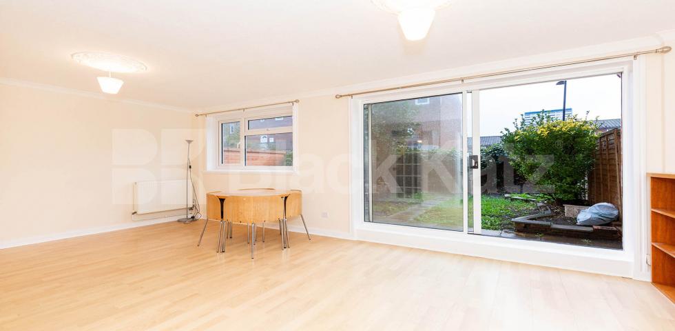			4 Bedroom, 1 bath, 1 reception Apartment			 Parnell Road , Bow E3